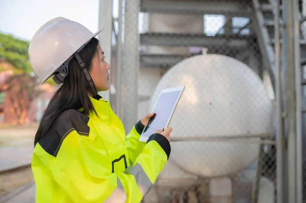 Ingenieure Arbeiten Flüssiges Helium Halten Vorbeugende Wartungspläne Überprüfen Thailand People — Stockfoto