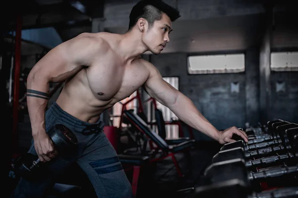 Beau Homme Travaillant Dans Salle Gym Homme Asiatique Faisant Haltérophilie — Photo