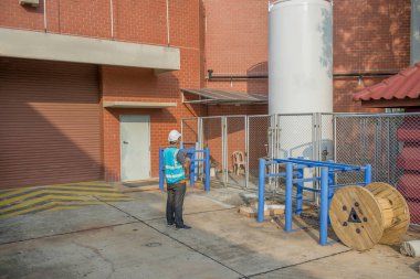 Sıvı helyumu muhafaza etmek için mühendislik işyeri, önleyici bakım programı kontrolü