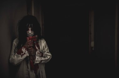 Asyalı kadın portresi hayalet yüzü, zombi, Cadılar Bayramı konsepti