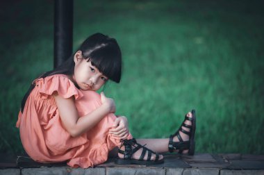 Şirin Asyalı küçük kız portresi