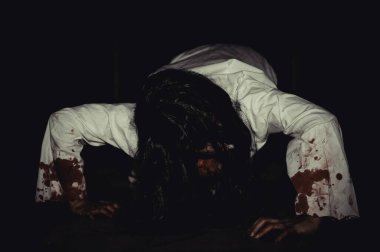Asyalı kadın portresi hayalet yüzü, zombi, Cadılar Bayramı konsepti