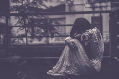 Asyalı kadın portresi hayalet yüzü, zombi, Cadılar Bayramı konsepti