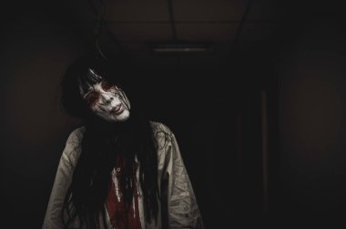 Asyalı kadın portresi hayalet yüzü, zombi, Cadılar Bayramı konsepti