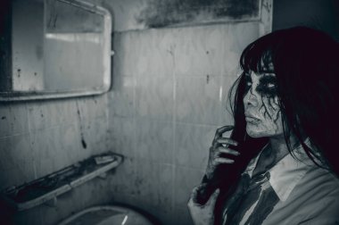 Asyalı kadın portresi hayalet yüzü, zombi, Cadılar Bayramı konsepti