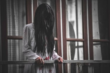 Asyalı kadın portresi hayalet yüzü, zombi, Cadılar Bayramı konsepti