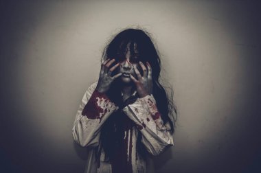 Asyalı kadın portresi hayalet yüzü, zombi, Cadılar Bayramı konsepti