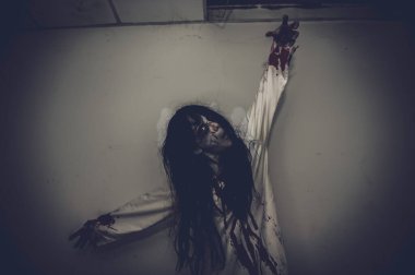 Asyalı kadın portresi hayalet yüzü, zombi, Cadılar Bayramı konsepti