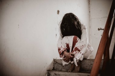Asyalı kadın portresi hayalet yüzü, zombi, Cadılar Bayramı konsepti