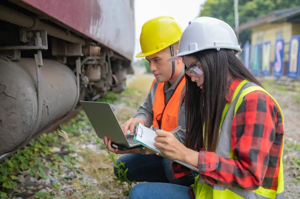 Two Engineer Working Train Station Work Together Happily Help Each — Stock Photo, Image