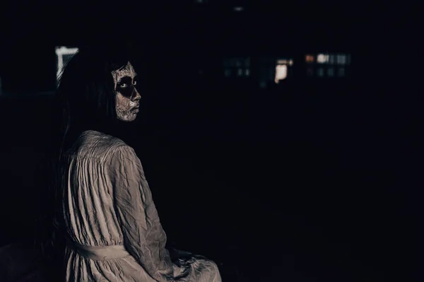 Portret Kobiety Azjatki Tworzą Twarz Ducha Zombie Koncepcja Halloween — Zdjęcie stockowe