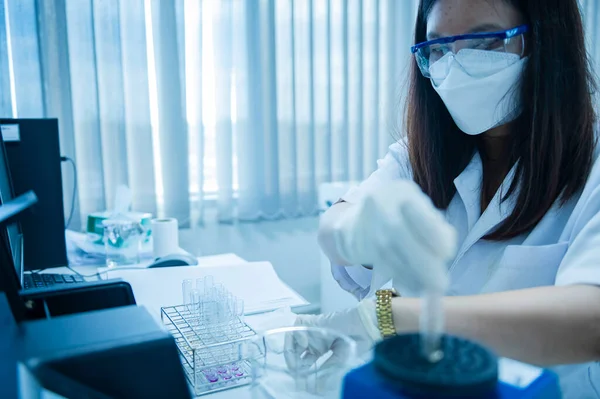 Químico Mezclado Productos Químicos Para Encontrar Medicamentos Antirretrovirales Laboratorio Desarrolladores —  Fotos de Stock