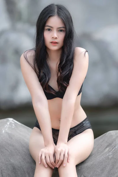 Portret Azjatyckiej Seksownej Kobiety Bikini Świeżym Powietrzu Koncepcja Letnia — Zdjęcie stockowe
