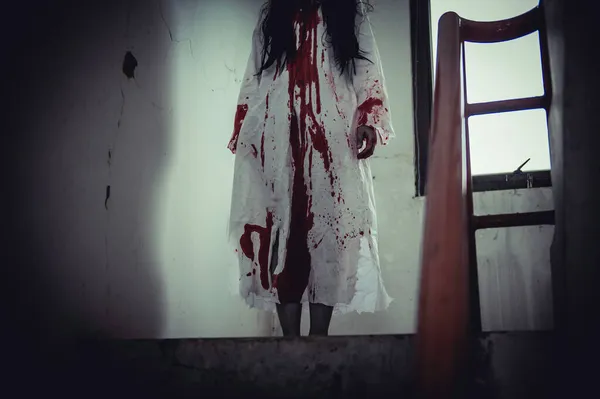 Porträtt Asiatisk Kvinna Utgör Spöke Ansikte Zombie Halloween Koncept — Stockfoto