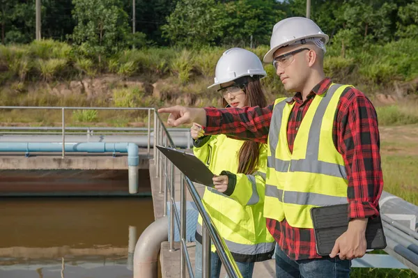 Environmental Engineers Working Wastewater Treatment Plant Technicians Discussing Work Together — Stock Photo, Image