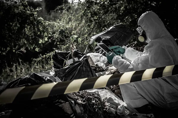 Científico Asiático Con Traje Protección Química Que Trabaja Zonas Peligrosas — Foto de Stock