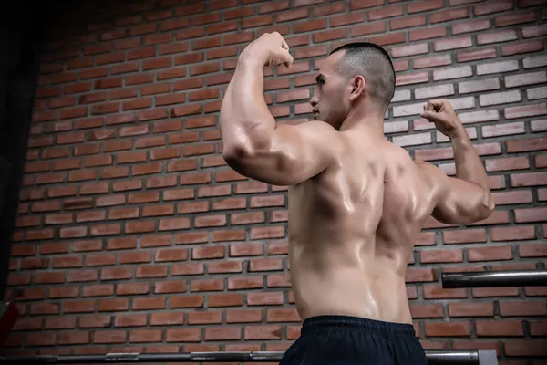 Portret Van Aziatische Man Pompende Spieren Sportschool Workout Voor Een — Stockfoto