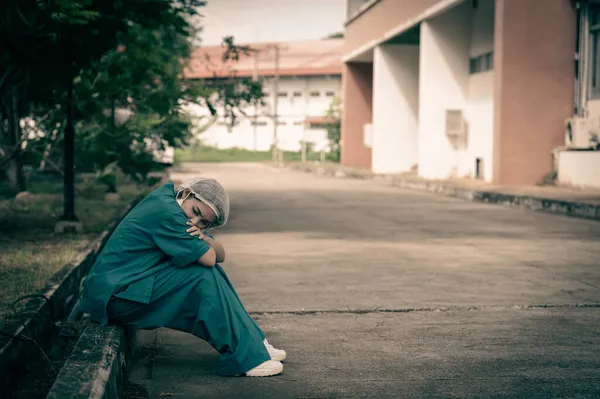Unavený Depresivní Žena Asijský Scrub Zdravotní Sestra Nosí Tvář Maska — Stock fotografie