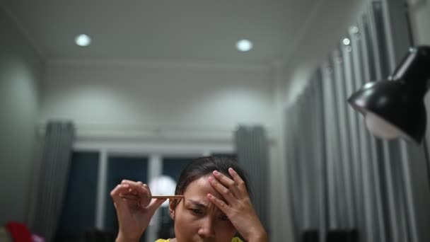Mujer Asiática Trabajando Ordenador Portátil Desde Casa — Vídeos de Stock