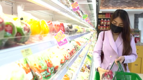슈퍼마켓에서 쇼핑을 아름다운 아시아 — 비디오