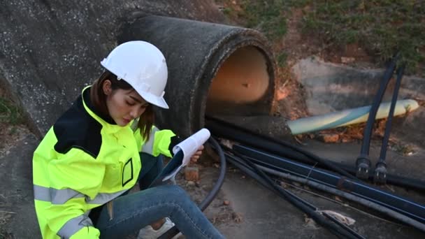 Ingeniero Telecomunicaciones Trabaja Torres Celulares Para Señales Teléfono Celular Técnicos — Vídeos de Stock