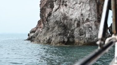 Güzel kayalık deniz manzarası