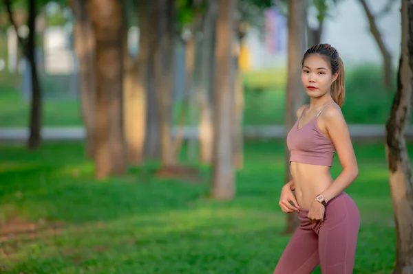 Asiatique Belle Femme Mince Parc Jeune Fille Aime Exercice Sain — Photo