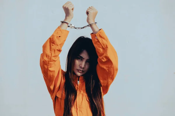 Gefangener Orangefarbener Robe Porträt Einer Asiatischen Frau Gefängnisuniformen Auf Weißem — Stockfoto
