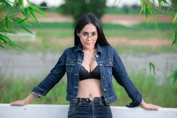 Portrét Sexy Asijské Ženy Nosit Černou Podprsenku Hřišti Thajsko Lidé — Stock fotografie