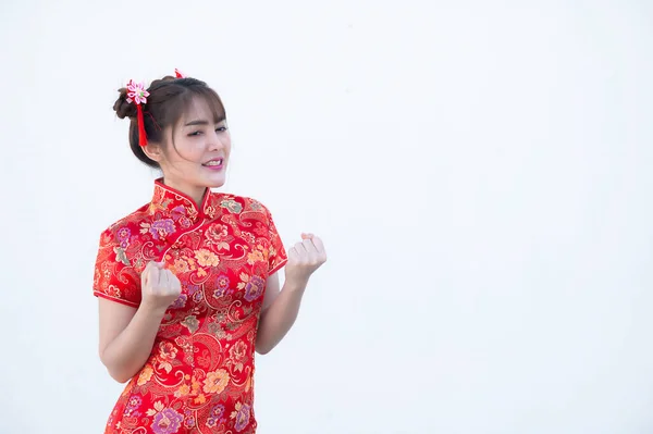 Retrato Hermosa Mujer Asiática Vestido Cheongsam Sobre Fondo Blanco Gente — Foto de Stock