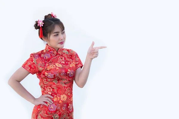 Retrato Bela Mulher Asiática Vestido Cheongsam Fundo Branco Povo Tailândia — Fotografia de Stock