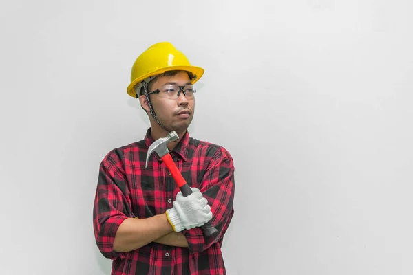 Técnico Usar Capacete Com Chave Mão Isolar Fundo Branco Pessoas — Fotografia de Stock