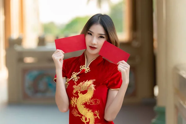 Retrato Bela Mulher Asiática Vestido Cheongsam Tailândia Pessoas Conceito Feliz — Fotografia de Stock