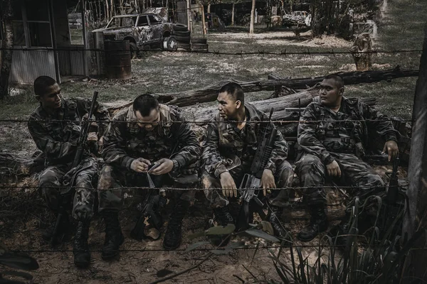 Tim Tentara Dengan Senapan Mesin Bergerak Hutan Milisi Thailand Prajurit — Stok Foto