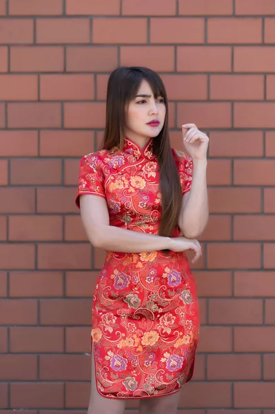 Portret Mooie Aziatische Vrouw Cheongsam Jurk Thailand Mensen Gelukkig Chinees — Stockfoto