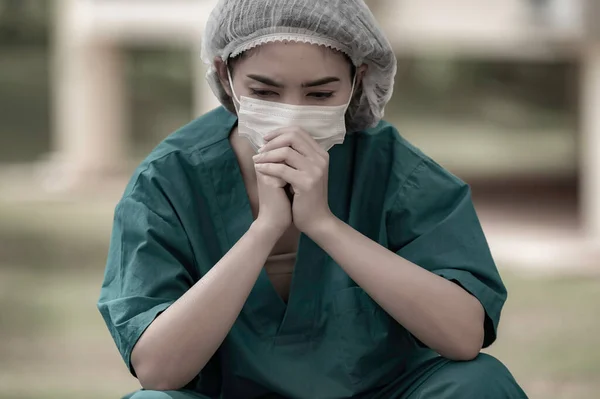 Zmęczona Depresja Kobieta Azjatycki Peeling Pielęgniarka Nosi Maska Twarz Niebieski — Zdjęcie stockowe