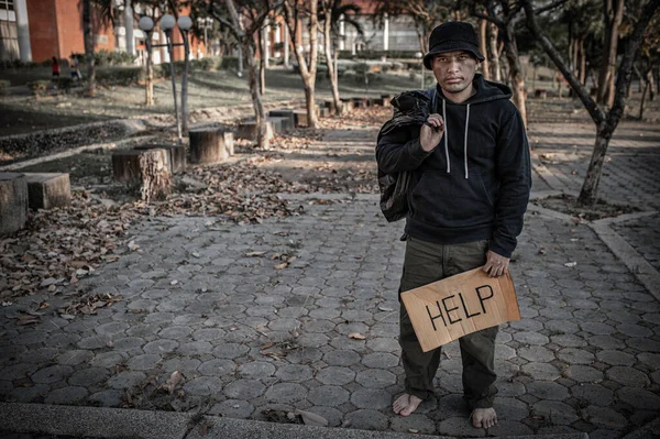 Ázsiai Férfi Hajléktalan Mellékúton Egy Idegennek Egyedül Kell Élnie Úton — Stock Fotó