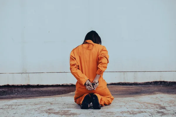Fånge Orange Morgonrock Koncept Porträtt Asiatisk Kvinna Fängelse Uniformer Vit — Stockfoto