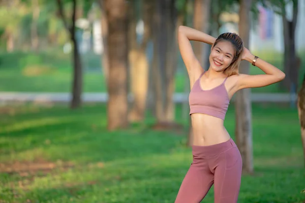 Ázsiai Gyönyörű Vékony Parkban Fiatal Lány Szereti Egészséges Testmozgás Tini — Stock Fotó
