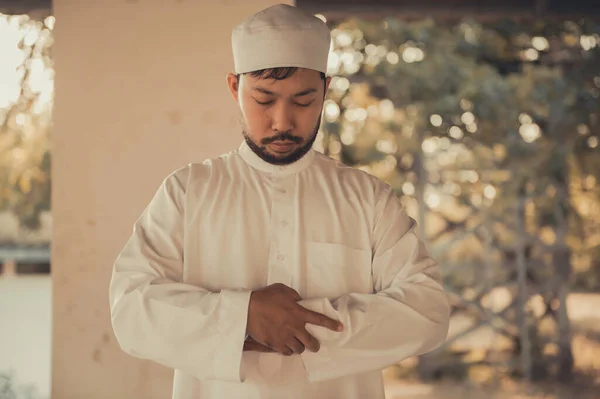 Asiático Islã Homem Oração Jovem Muçulmano Orando Ramadã Festival Conceito — Fotografia de Stock