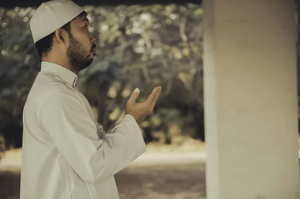 Islam Asiático Hombre Oración Jóvenes Musulmanes Rezando Ramadán Festival Concepto —  Fotos de Stock