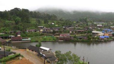 Tayland 'ın nehir kıyısındaki geleneksel Asya kasabası