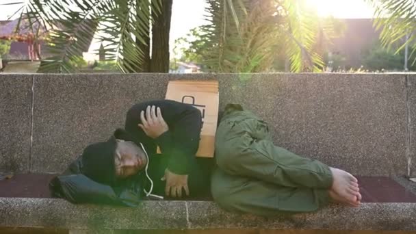 Asiat Bezdomovec Postranní Cestě Cizinec Musí Žít Cestách Sám Protože — Stock video