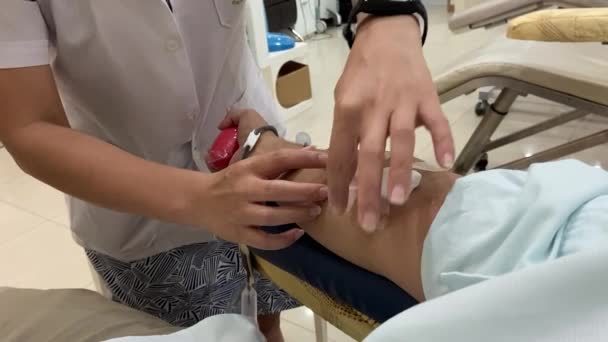 Sangue Concetto Azionamento Asiatico Bell Uomo Donare Sangue Uomo — Video Stock
