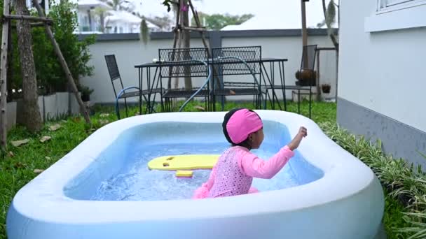 Asian Little Girl Swimming Inflatable Pool Home Fun — Stockvideo