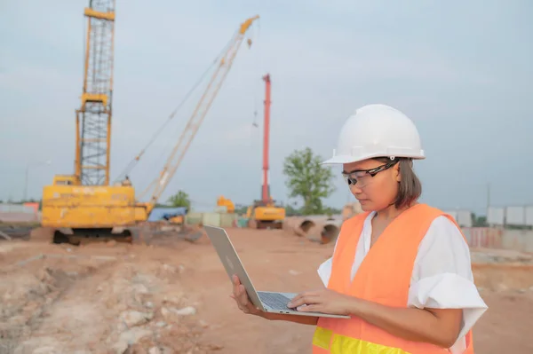 Civil Engineers Working Construction Site Company Manager Supervises Road Construction — Stockfoto