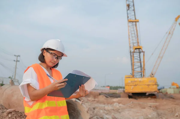 Civil Engineers Working Construction Site Company Manager Supervises Road Construction — 스톡 사진