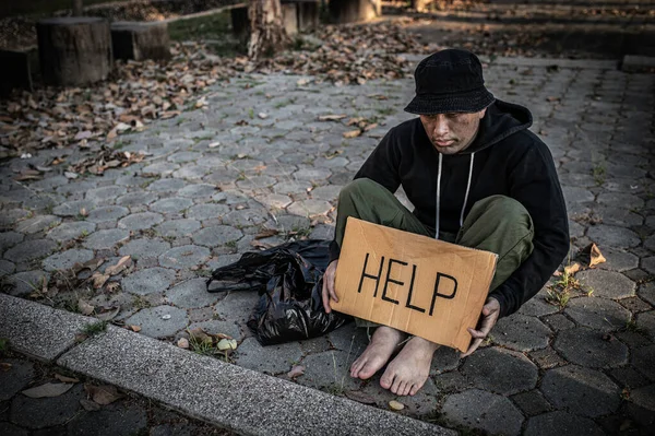 Asiatisk Man Hemlös Vid Sidan Vägen Främling Måste Leva Vägen — Stockfoto