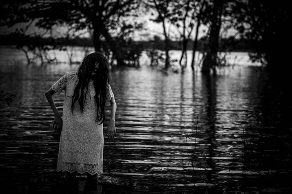 Portrait Asian Woman Make Ghost Face Swamp Horror Water Scene — Photo