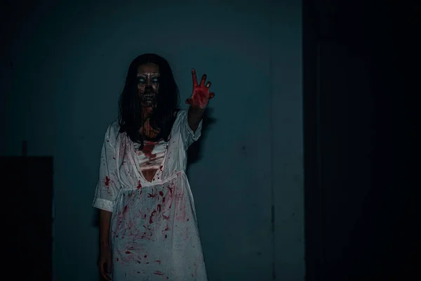 Retrato Mulher Asiática Compõem Fantasma Rosto Com Sangue Cena Terror — Fotografia de Stock